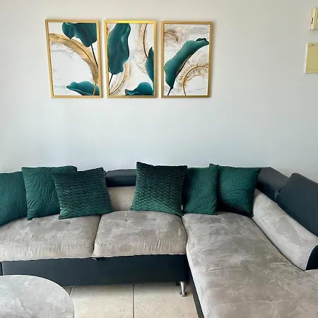 Emerald Sea View Apartament *