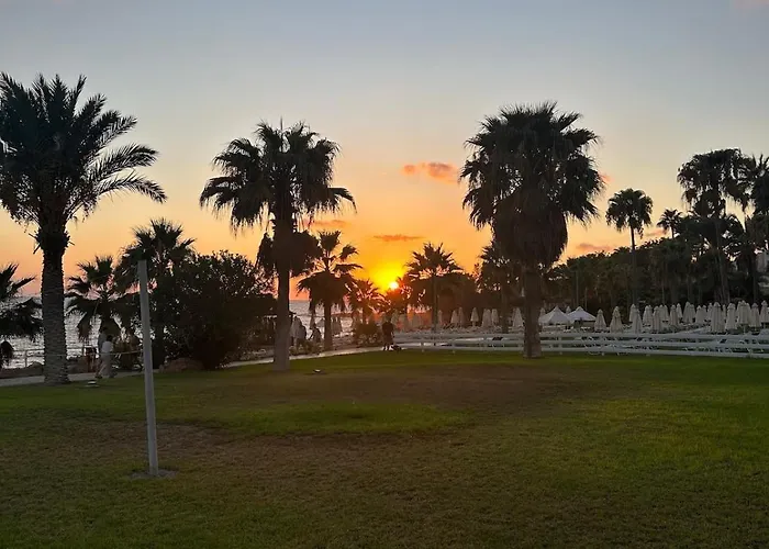 Emerald Sea View Lägenhet Paphos